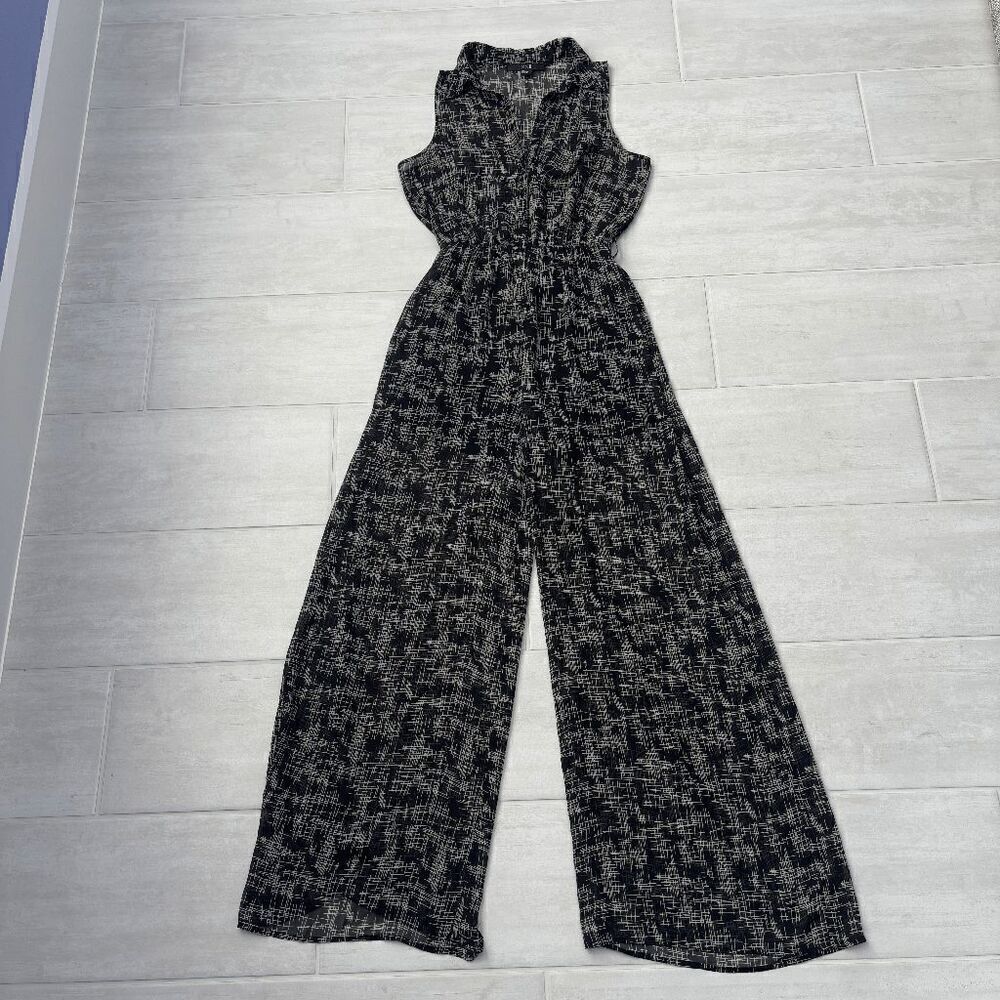 Forever 21 Jumpsuit Black & White Romper Sleeveless Collar Wide Leg High Waisted
